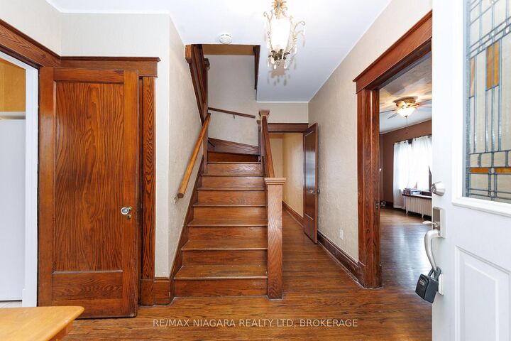 Property Photo: 4864 Simcoe Street ON L2E 1V9