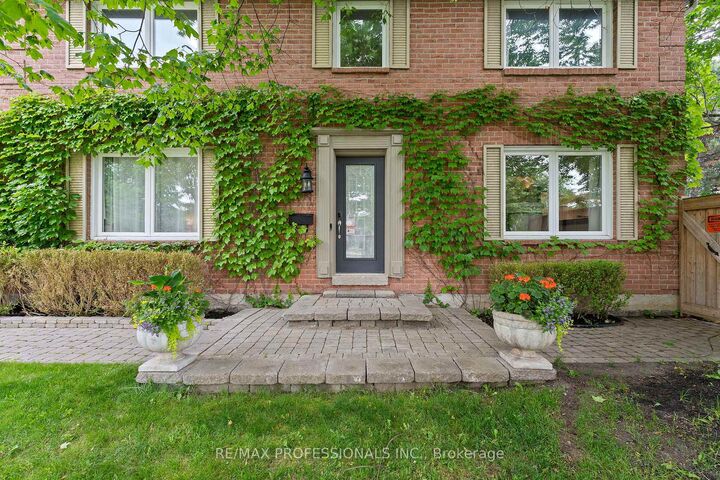 Property Photo: 6031 Edenwood Drive ON L5N 2Y6