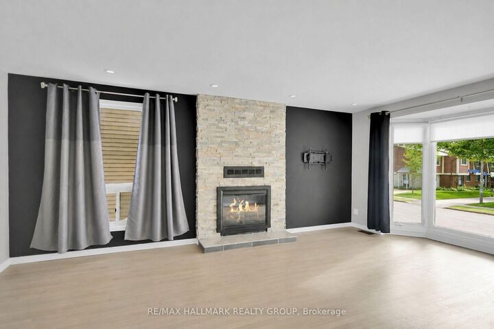 Property Photo:  13 Coolspring Crescent  ON K2E 7M7 