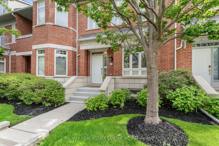 Property Photo:  12 St Lawrence Drive  ON L5G 4V1 