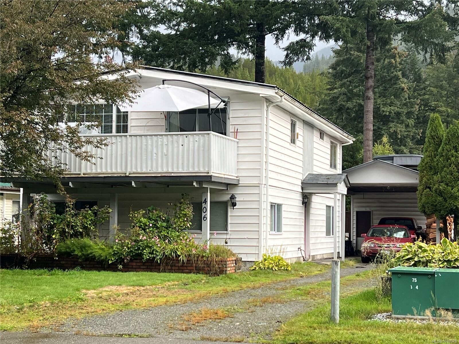 Property Photo: 406 Matchlee Dr BC V0R 1G0