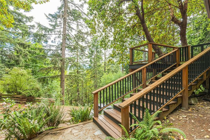 Property Photo: 171 Lautman Dr BC V8K 2C2