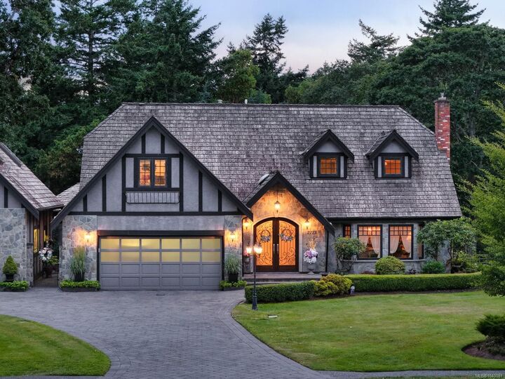 Property Photo: 2773 Arbutus Rd BC V8N 5X8