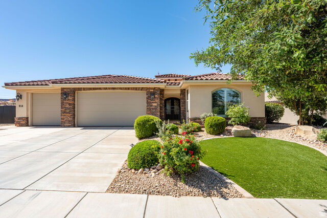 Property Photo: 956 E Roadrunner Dr UT 84780