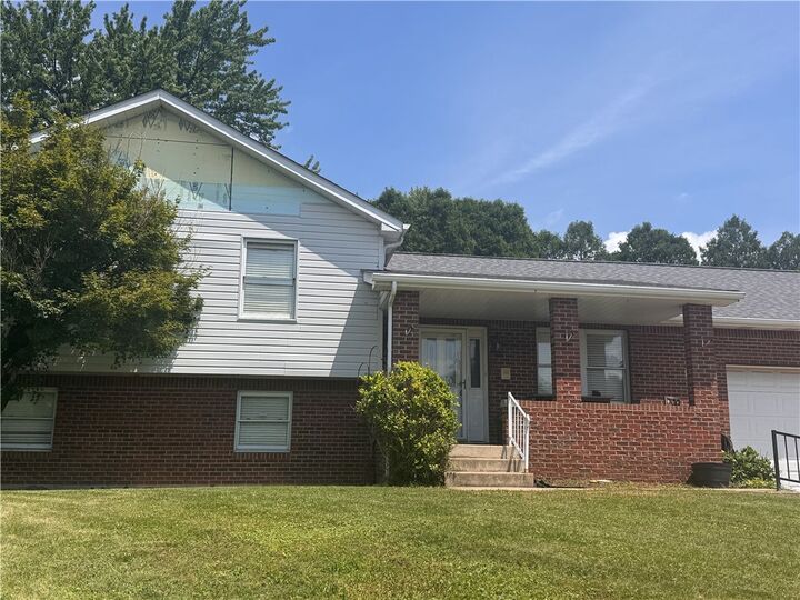 Property Photo: 1308 McKinley Dr PA 15025