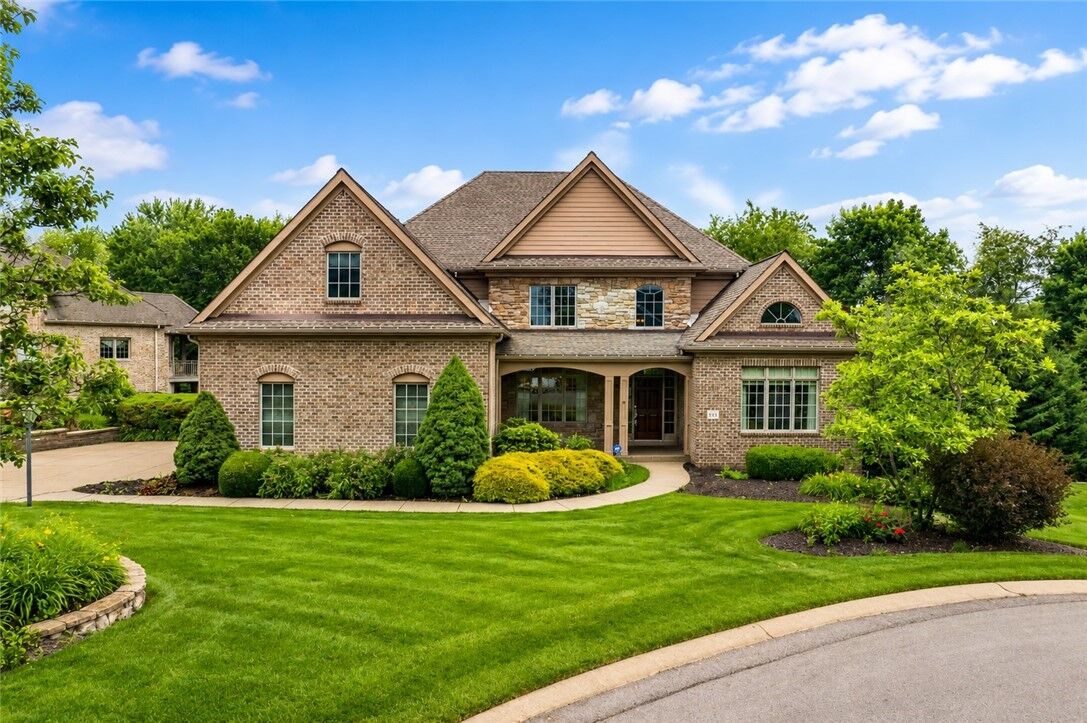 Property Photo: 531 Laurel Oak Dr PA 15143