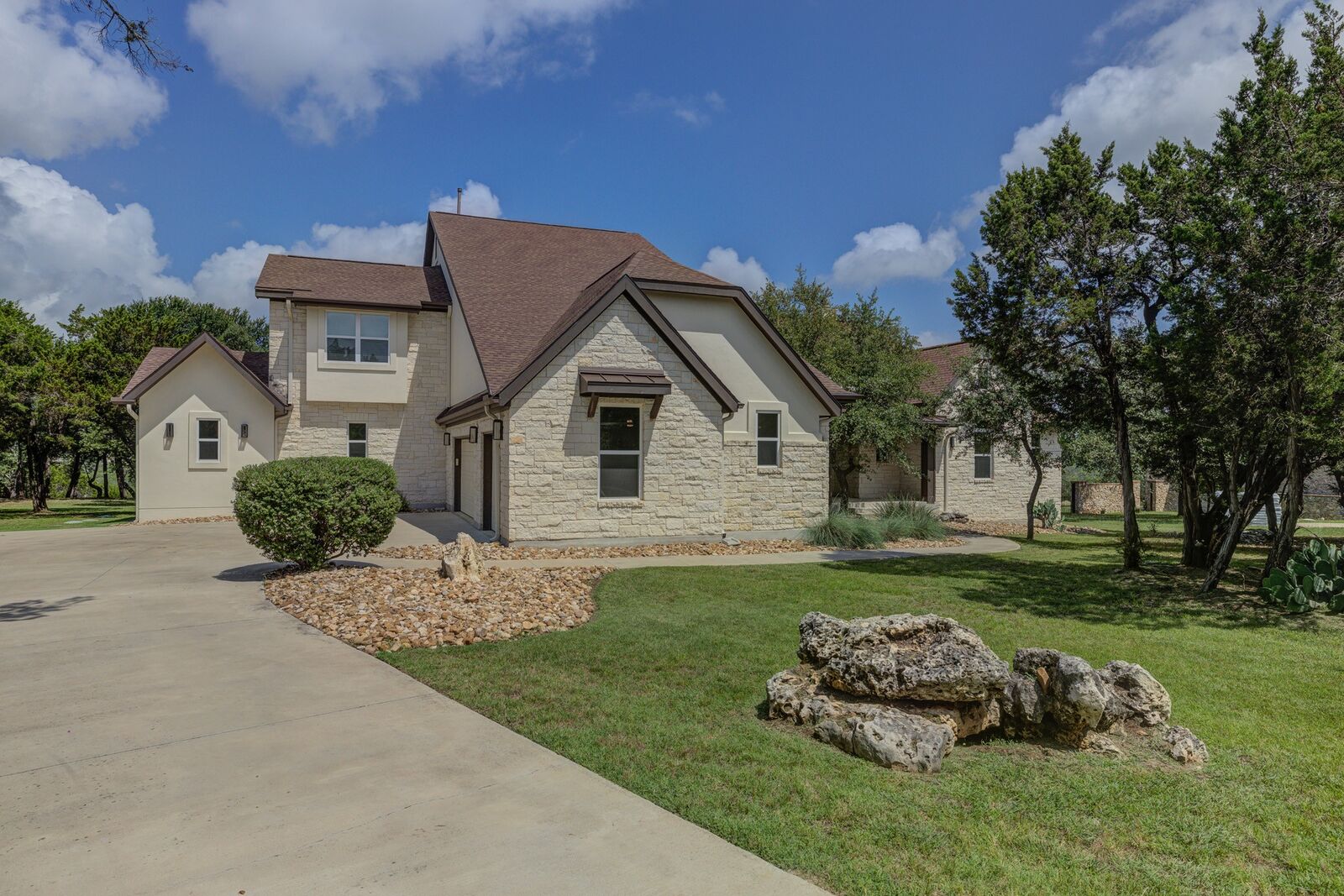 Property Photo: 954 Covered Bridge Drive TX 78619