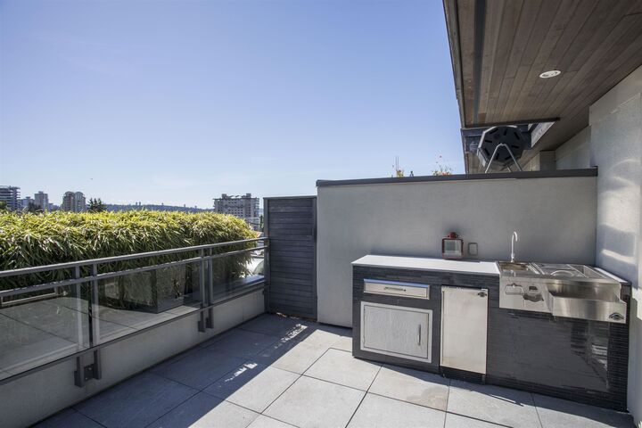Property Photo: 2432 Haywood Avenue 300 BC V7V 1Y1