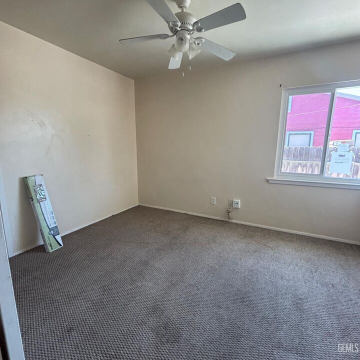 Property Photo:  421 Wilson Avenue  CA 93308 
