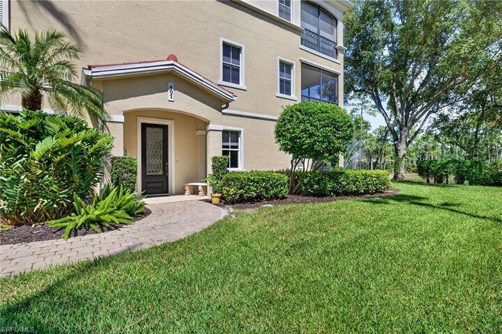 Property Photo:  2638 Bolero Dr 401  FL 34109 