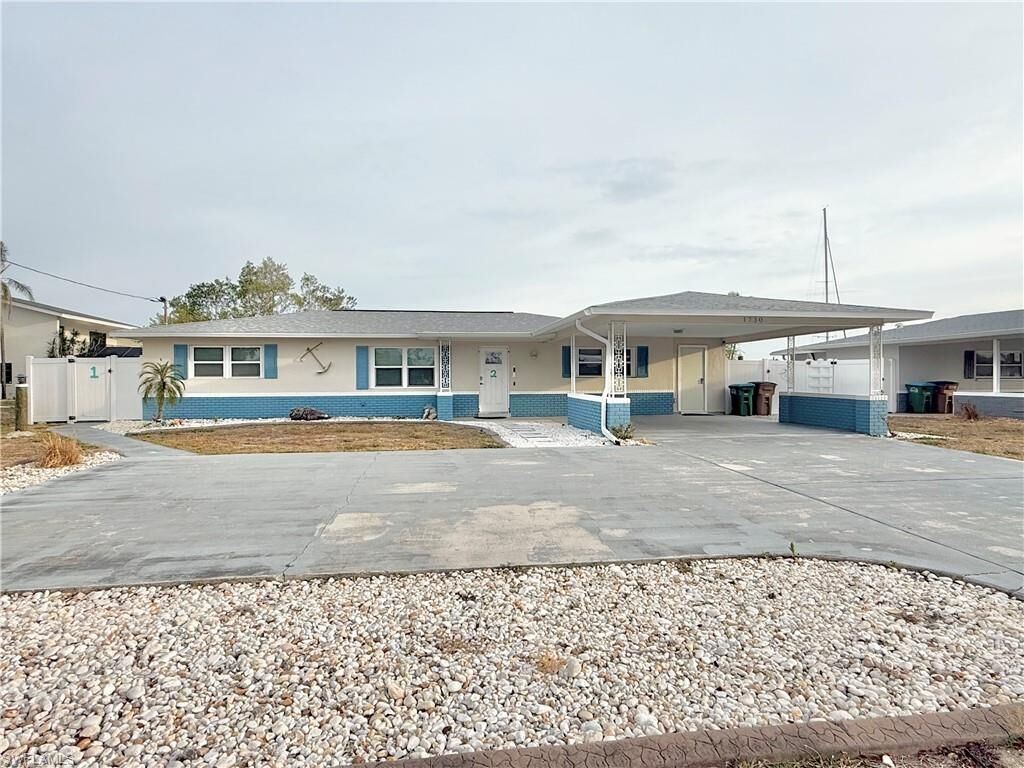 Property Photo:  1726 Bikini Ct R  FL 33904 