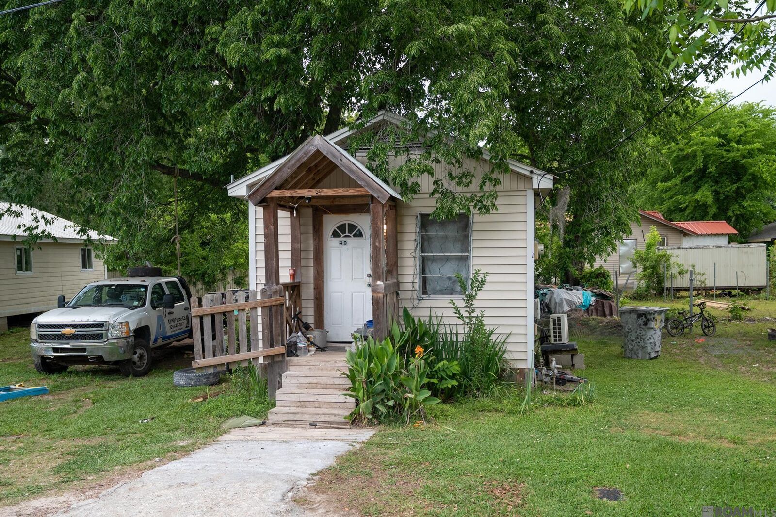 Property Photo: 406 W Caroline St LA 70737