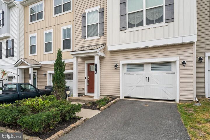 Property Photo: 1418 Hudgins Farm Circle VA 22408