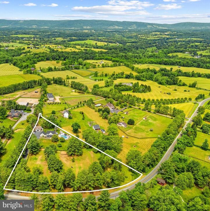 Property Photo:  21185 St Louis Road  VA 20117 