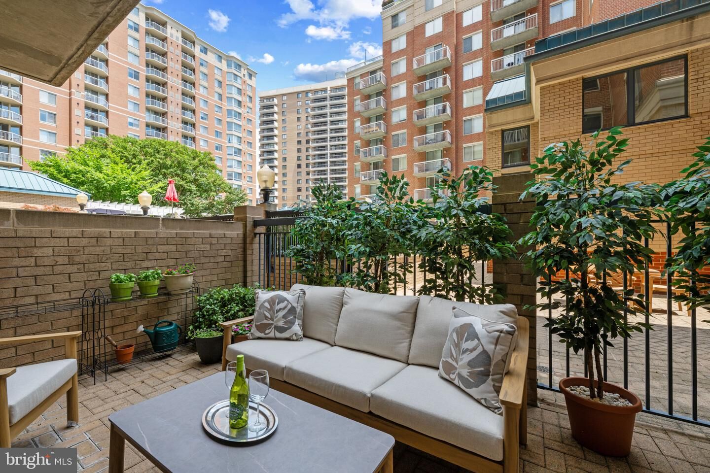 Property Photo:  3835 9th Street N 105W  VA 22203 