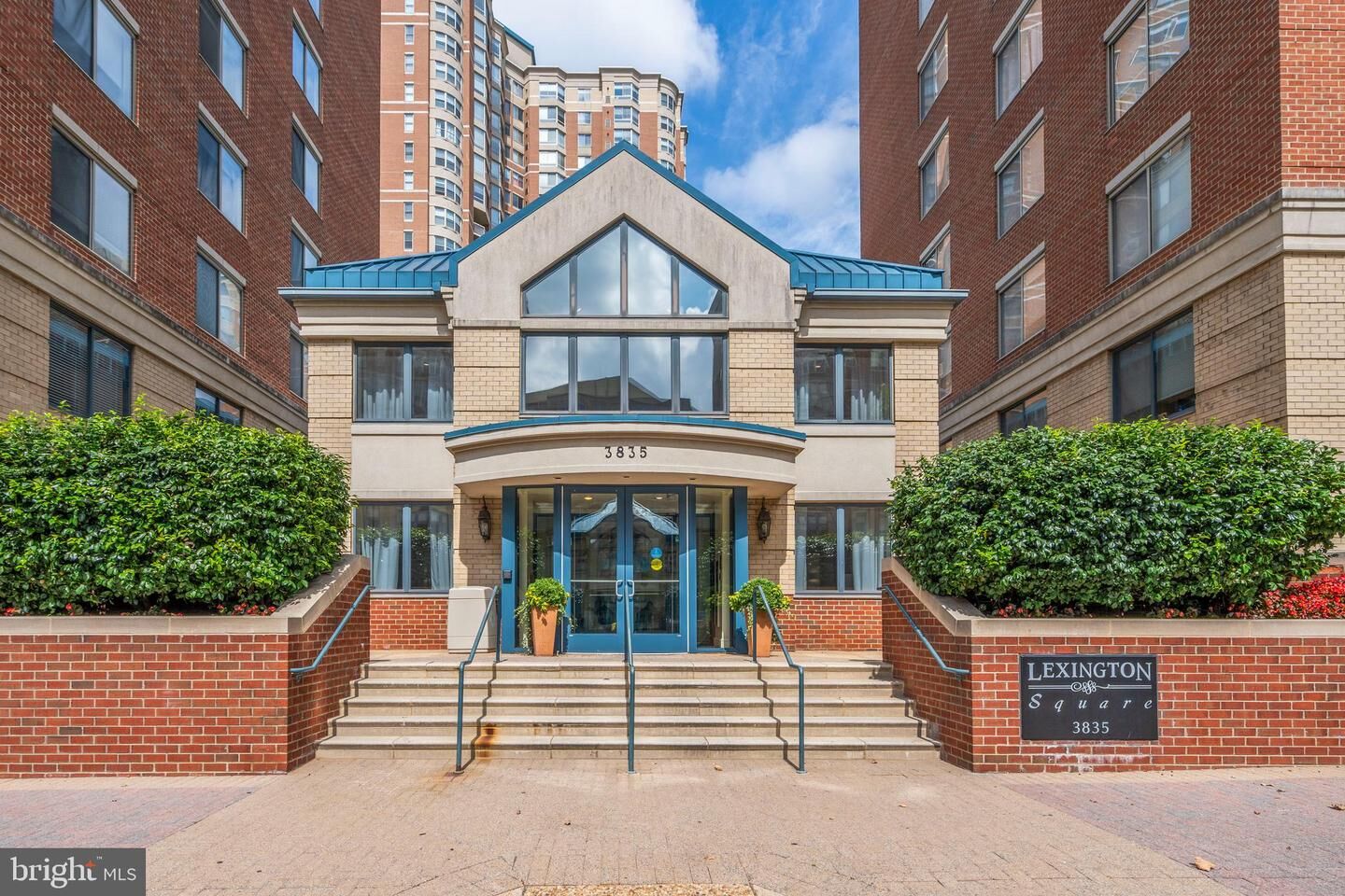 Property Photo: 3835 9th Street N 105W VA 22203