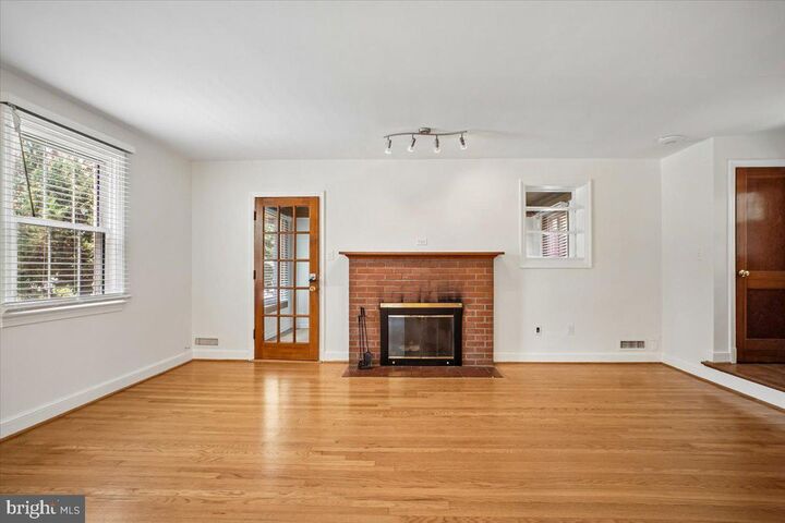 Property Photo:  605 N Frederick Street  VA 22203 