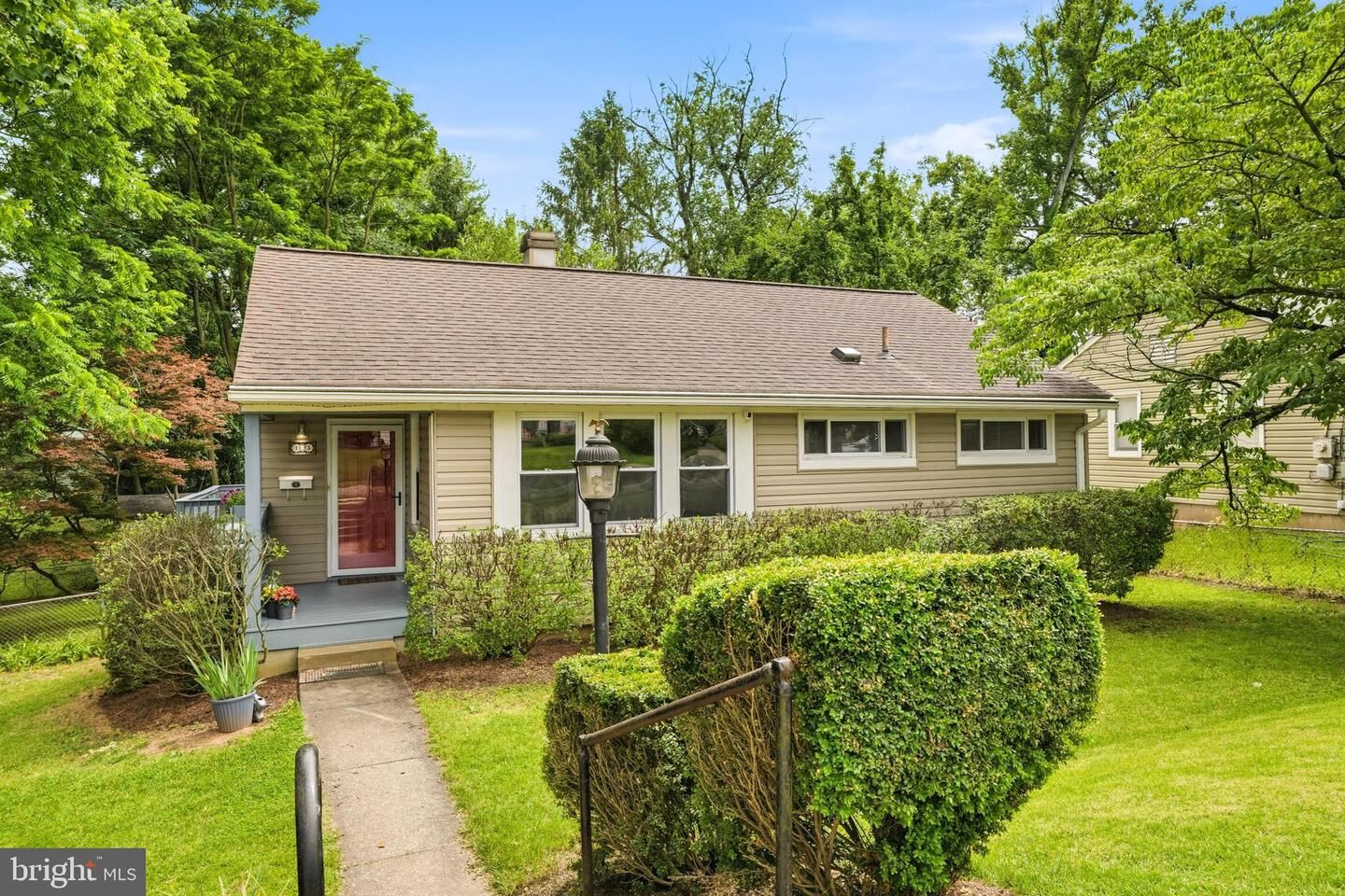 Property Photo:  1125 Parrish Drive  MD 20851 