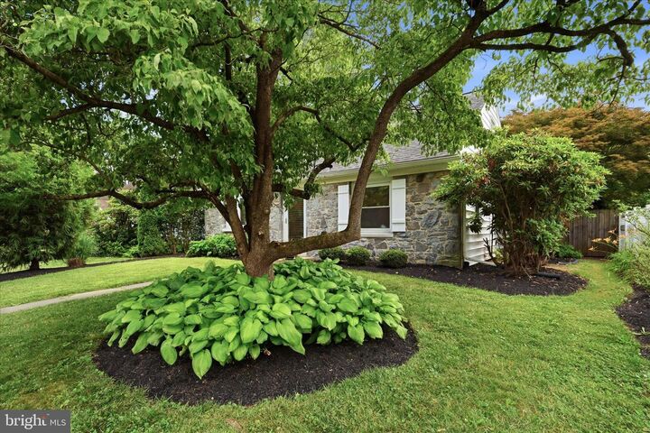 Property Photo: 242 Elizabeth Drive PA 17601