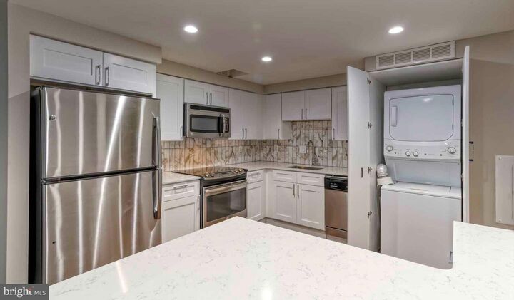 Property Photo:  1815 John F Kennedy Boulevard 923  PA 19103 