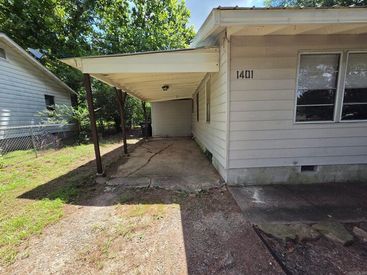Property Photo: 1401 S Bailey Street AR 72076