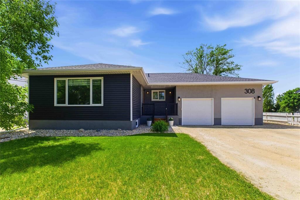 Property Photo:  308 Nye Avenue  MB R1A 1A4 