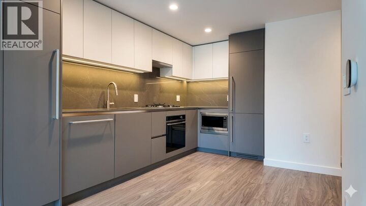 Property Photo: 2135 Springer Avenue 809 BC V5B 3K4