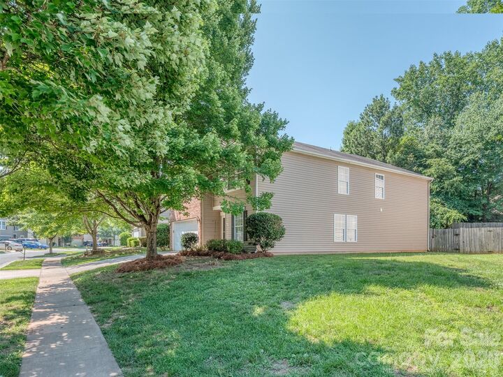 Property Photo: 7829 Ponderosa Pine Lane NC 28215