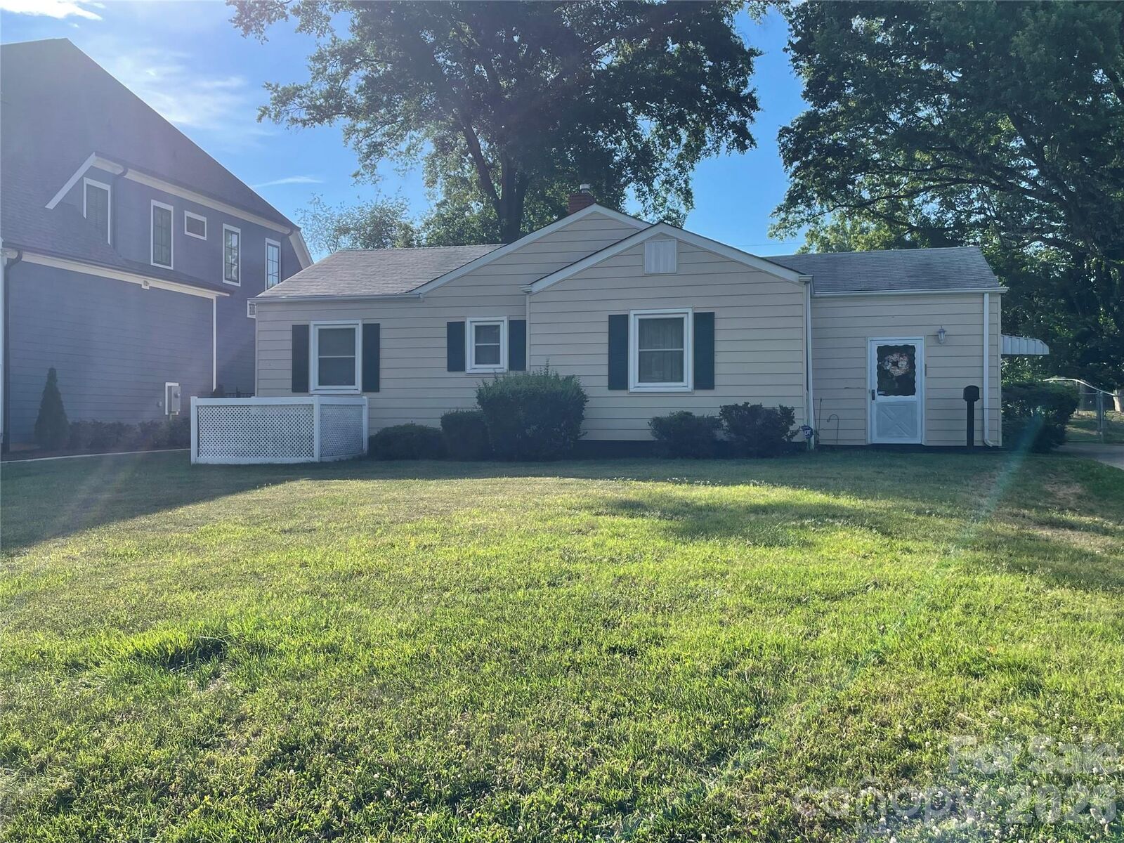 Property Photo: 3222 Auburn Avenue NC 28209