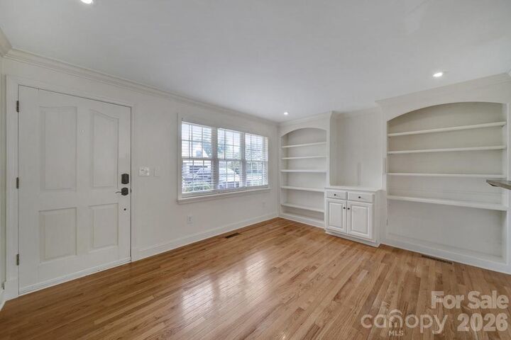 Property Photo:  2715 Springway Drive  NC 28205 
