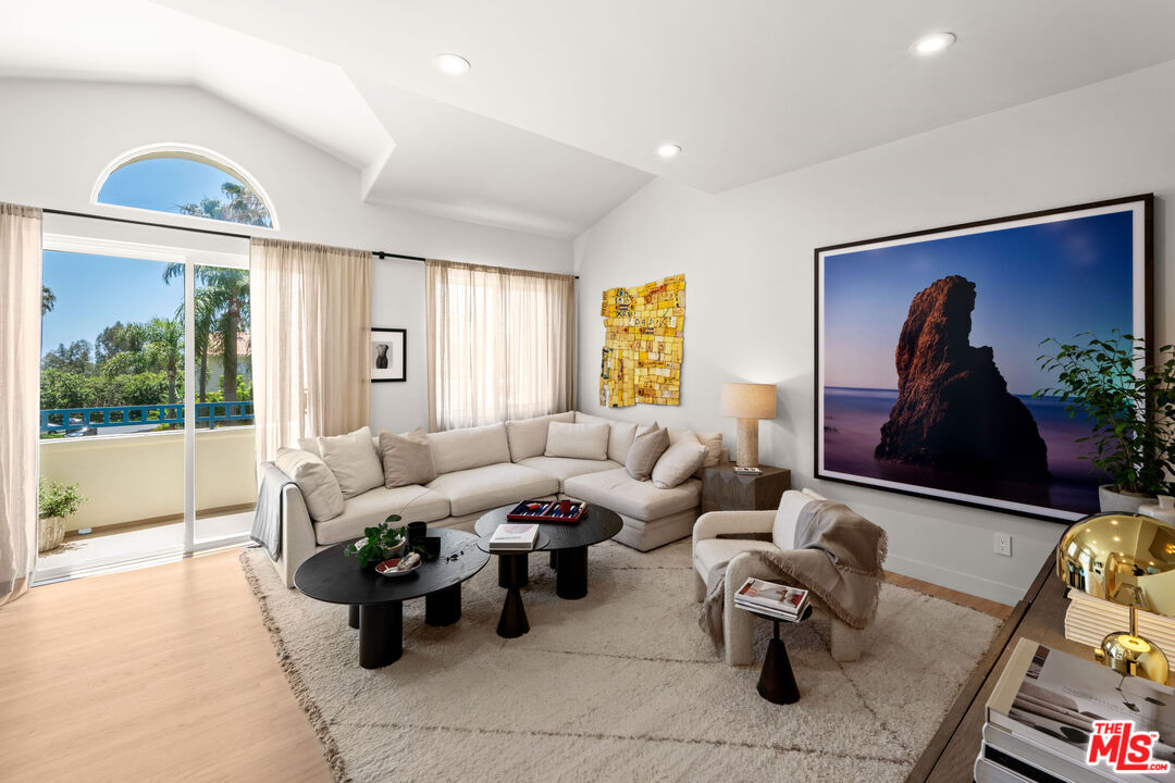 Property Photo: 6475 Zuma View Pl CA 90265