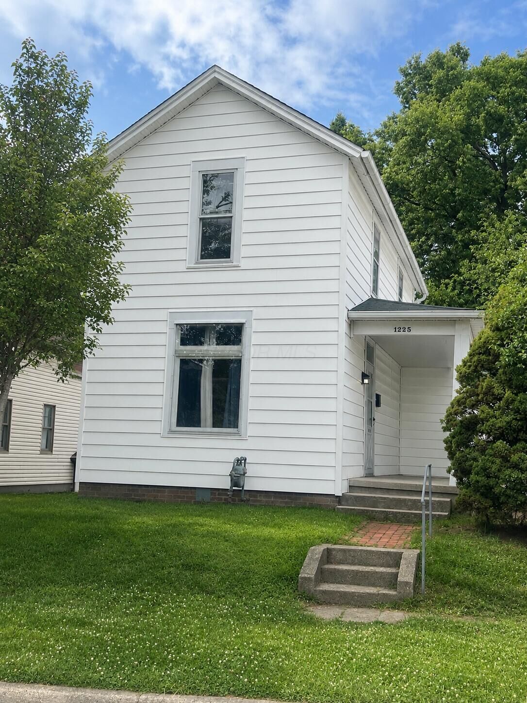 Property Photo: 1225 E Chestnut Street OH 43130