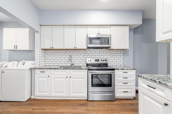 Property Photo: 370 N Garfield Avenue OH 43203