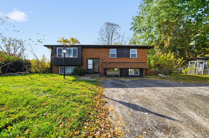 Property Photo: 1637 S James Road OH 43227
