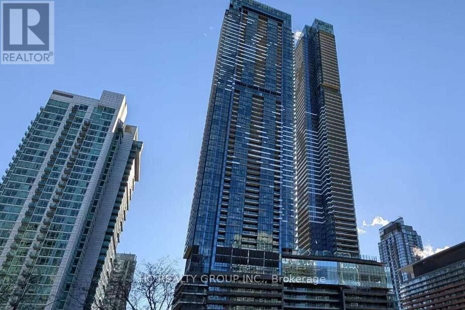 Property Photo: 3 Concord Cityplace Way 3511 ON M5V 0X4