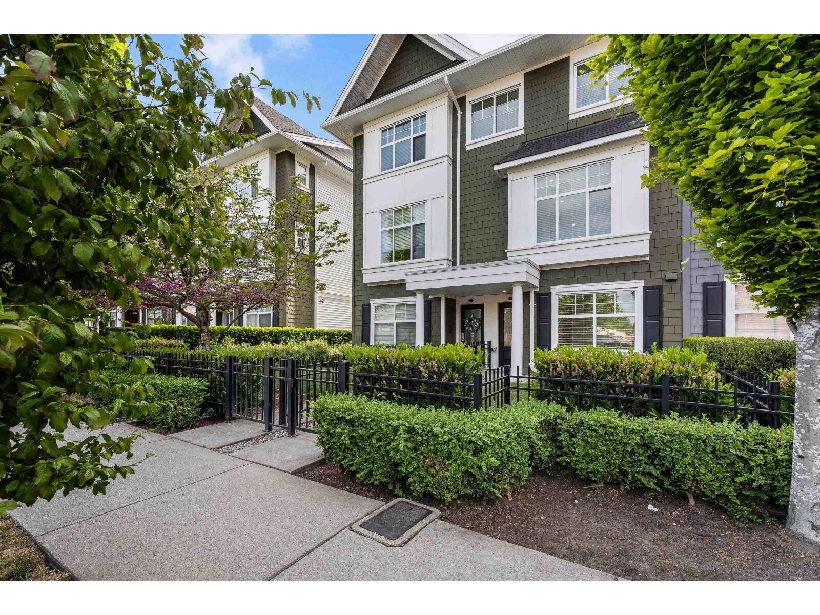 Property Photo: 27735 Roundhouse Drive 6 BC V4X 0B9