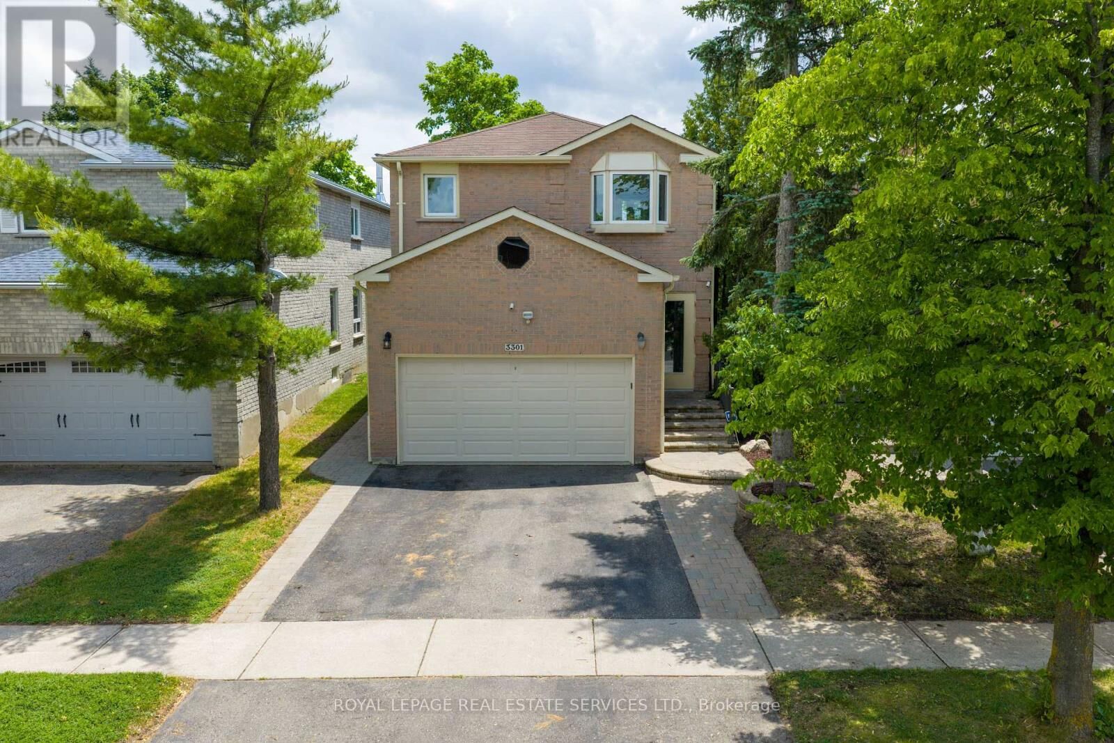 Property Photo:  3301 Cambourne Crescent  ON L5N 5P7 