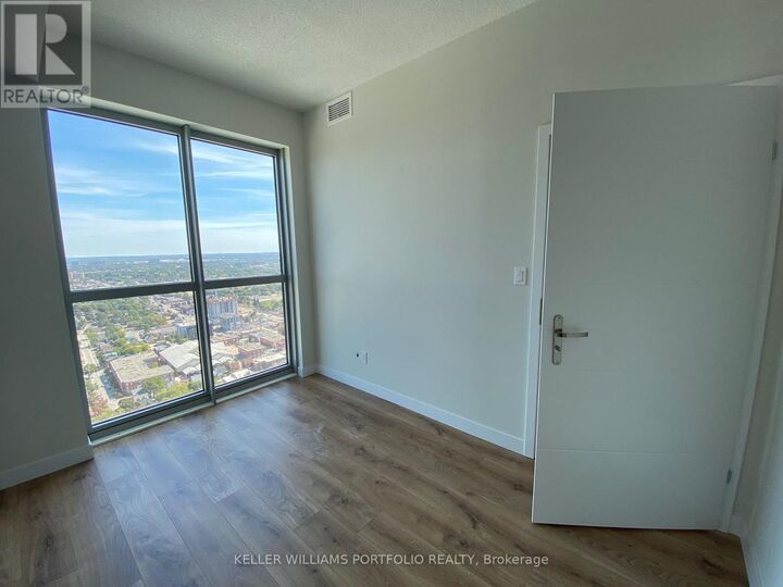 Property Photo:  60 Frederick Street 3701  ON N2H 0C7 