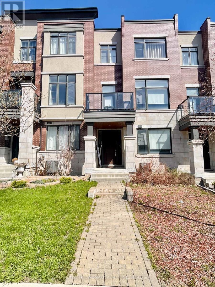 Property Photo: 95 Carrville Woods Circle ON L6A 1S2