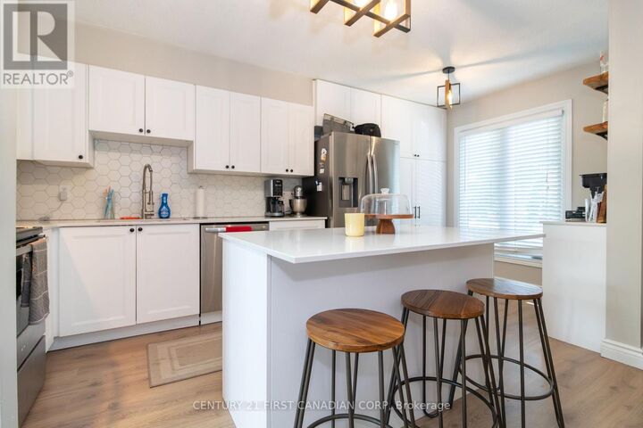 Property Photo:  120 Centre Street 101  ON N6J 4X4 
