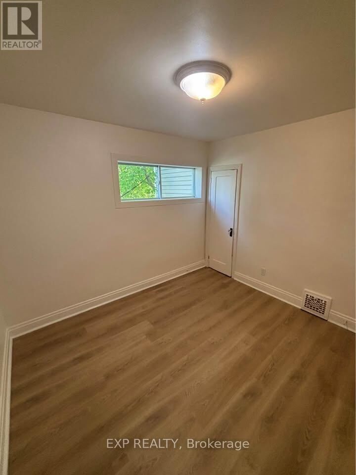 Property Photo:  376 Montfort Street 376  ON K1L 5N1 