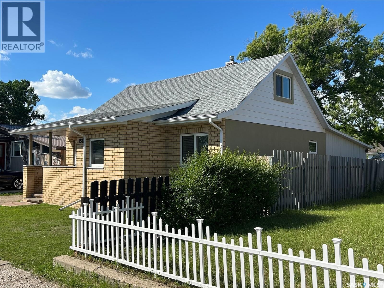 Property Photo:  1517 3rd Street  SK S4A 0S5 