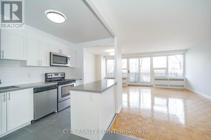 Property Photo:  10 Shallmar Boulevard 510  ON M5N 1J4 