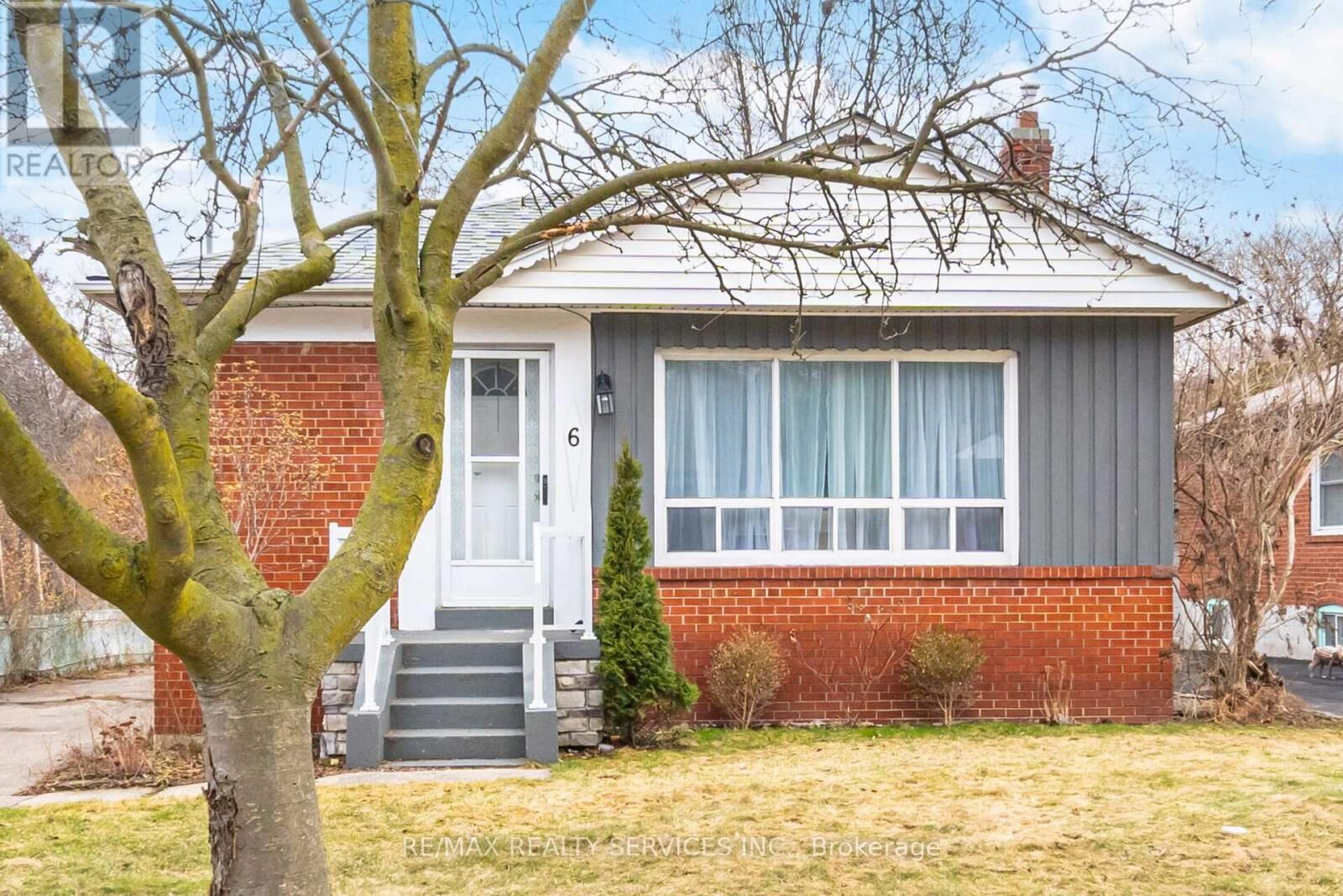 Property Photo:  6 Bonnyview Drive Lower  ON M8Y 3G6 