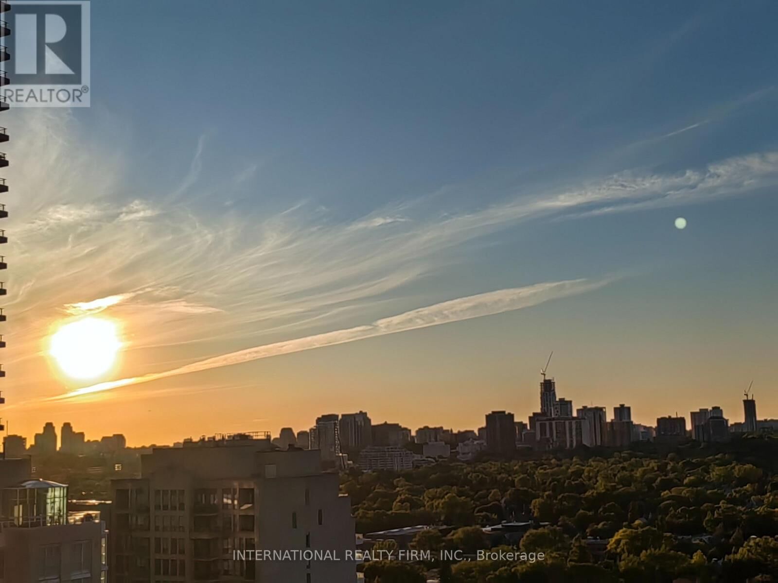 Property Photo: 609 Sherbourne Street 1906 ON M4X 0A4