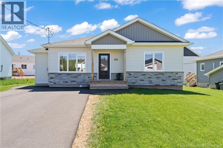 Property Photo:  100 Macintosh Boulevard  NB E1K 0A1 