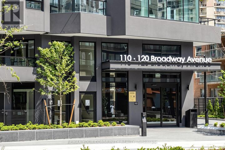 Property Photo: 110 Broadway Avenue East 819 ON M4P 1V3
