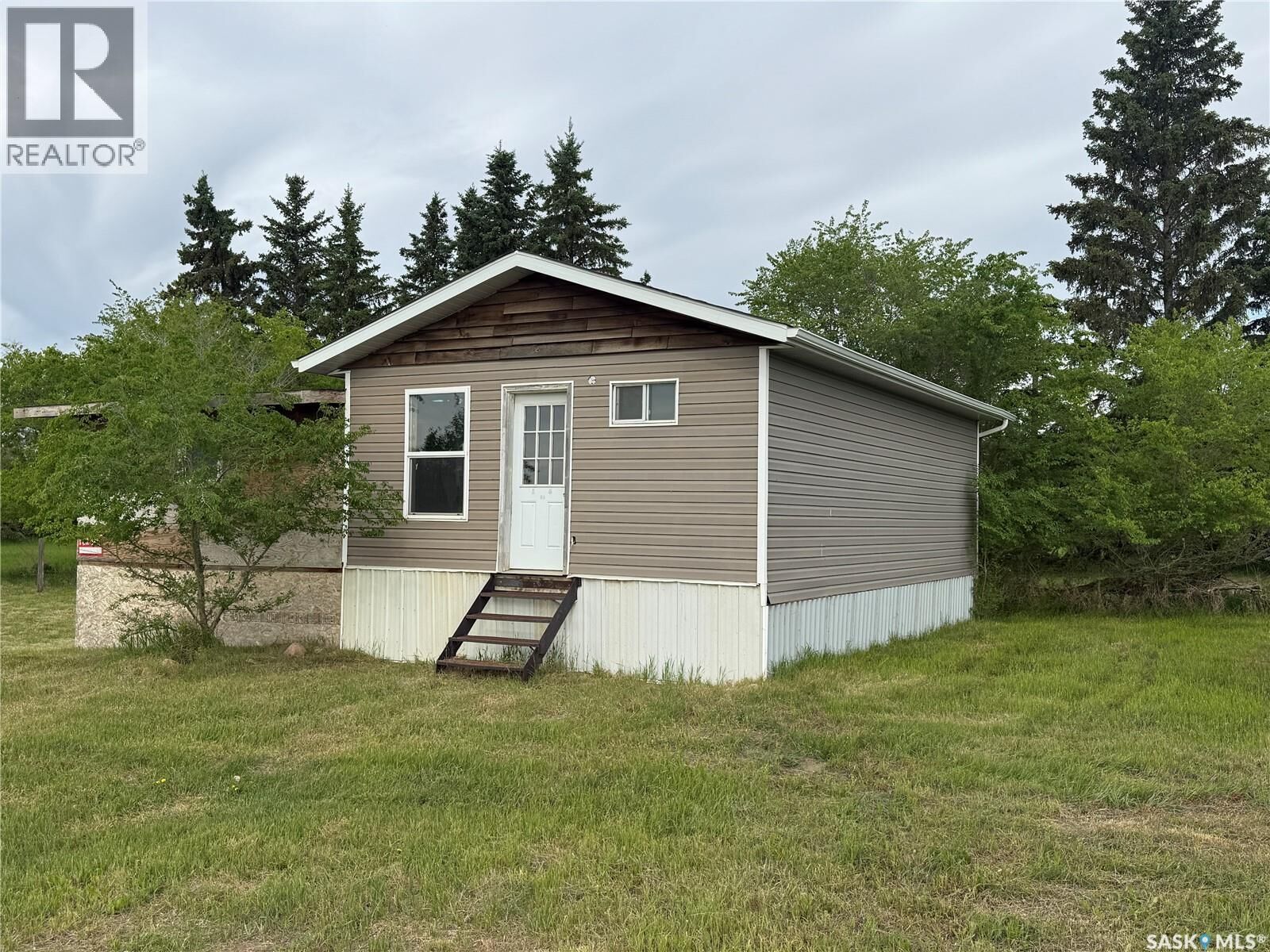 Property Photo:  102-104 Railway Avenue  SK S0M 2P0 