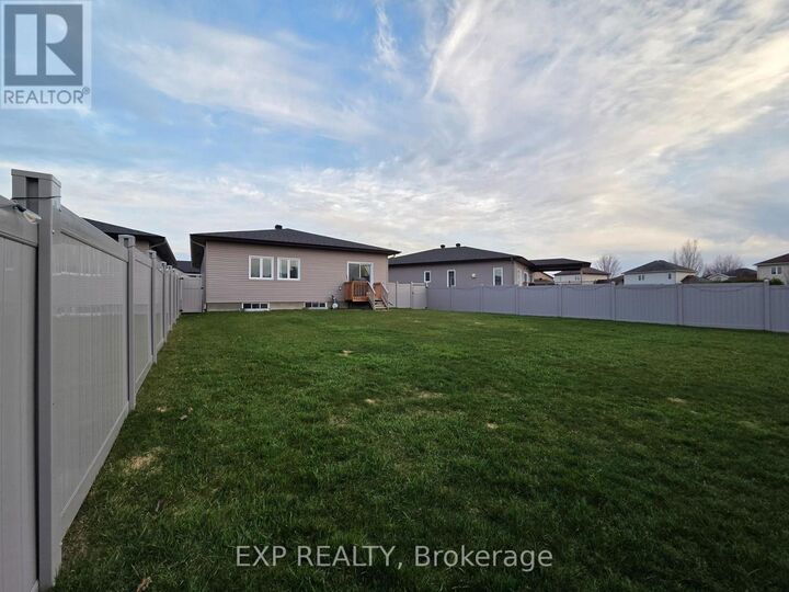 Property Photo: 92 Chateauguay Street ON K0A 1W0