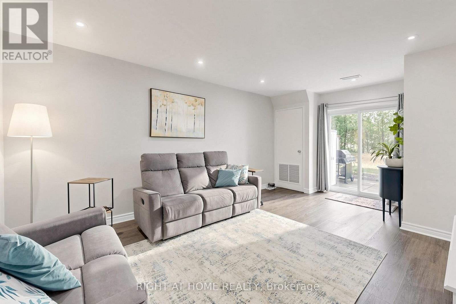 Property Photo:  2001 Bonnymede Drive 172  ON L5J 4H8 